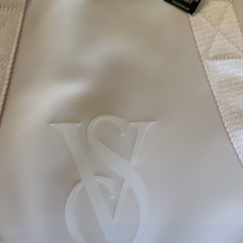 Victoria's Secret Blush Pink Travel Duffel with Embossed VS Logo - Picture 4 of 8